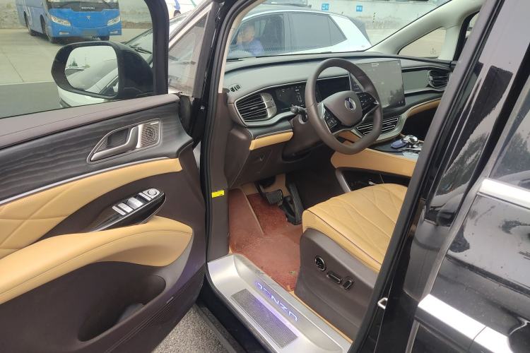 Used Denza D9 2024 DM-i 980 Four-Wheel Drive Prestige Model Driver Seat