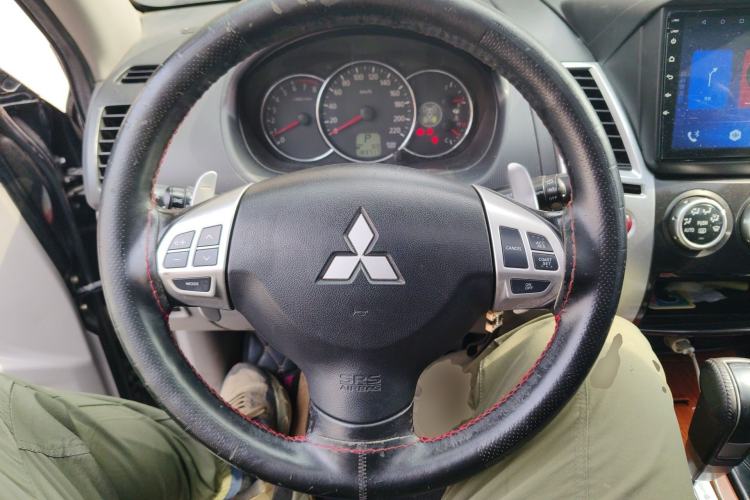 Used Mitsubishi Pajero Sport 2011 3.0L Luxury Navigation Edition Steering Wheel