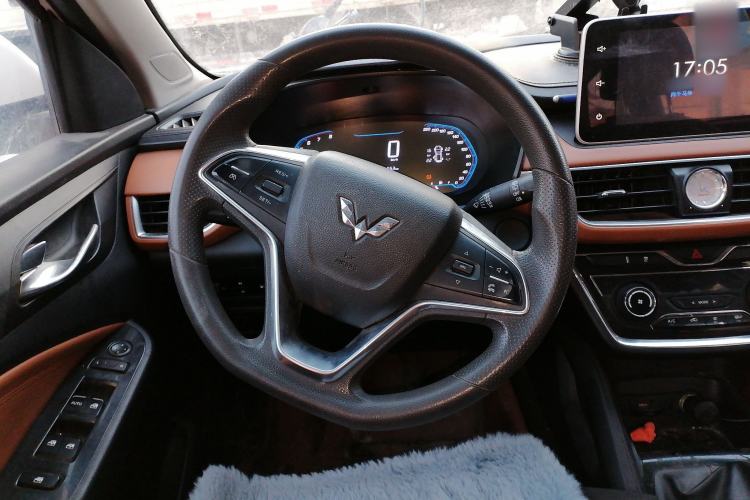 Used Wuling Hongguang 2019 1.5L S Comfort Edition China VI LAR
