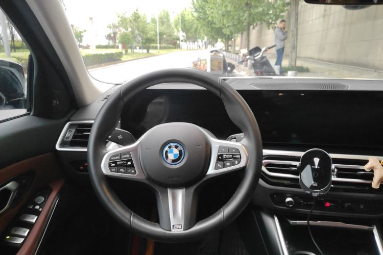 Used BMW i3 2024 eDrive 40 L Midnight Sports Package Steering Wheel