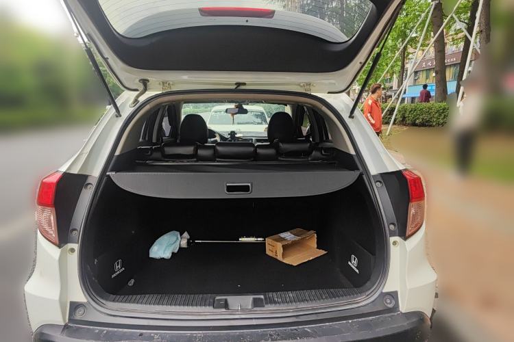 Used Honda Vezel 2017 1.5L CVT 2WD Comfort Model Trunk