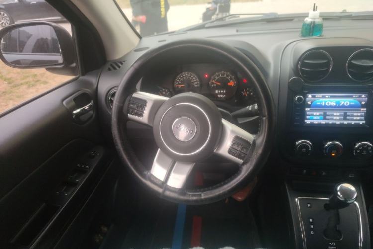 Used Jeep Compass 2014 2.4L four-wheel drive sport version
