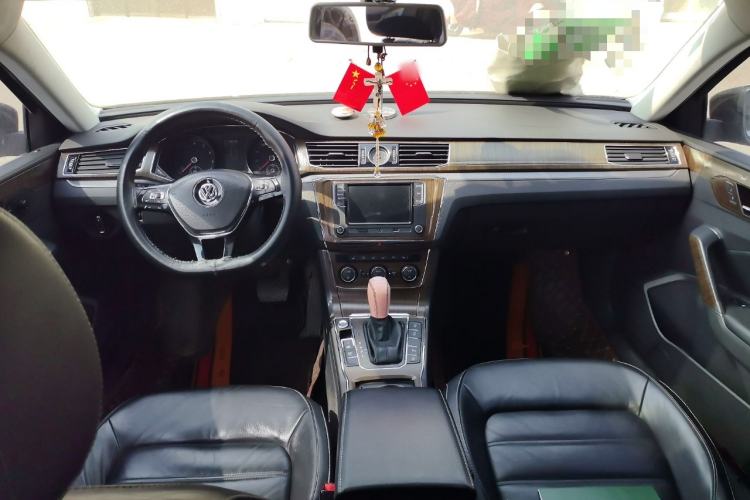 Used Volkswagen Passat 2017 330TSI DSG Luxury Edition Center Console