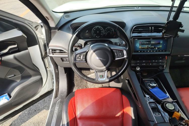 Used Jaguar F-PACE 2016 2.0T Two-Wheel-Drive R-Sport Sport Edition