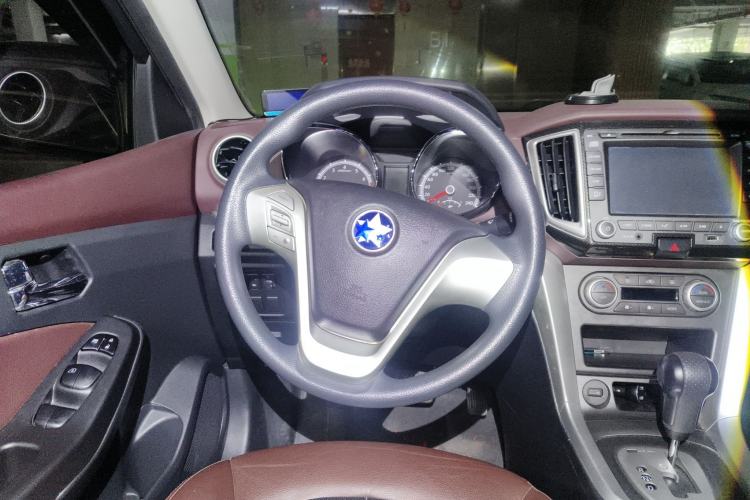 Used Venucia T70X 2015 2.0L CVT SmartFun Sport Edition