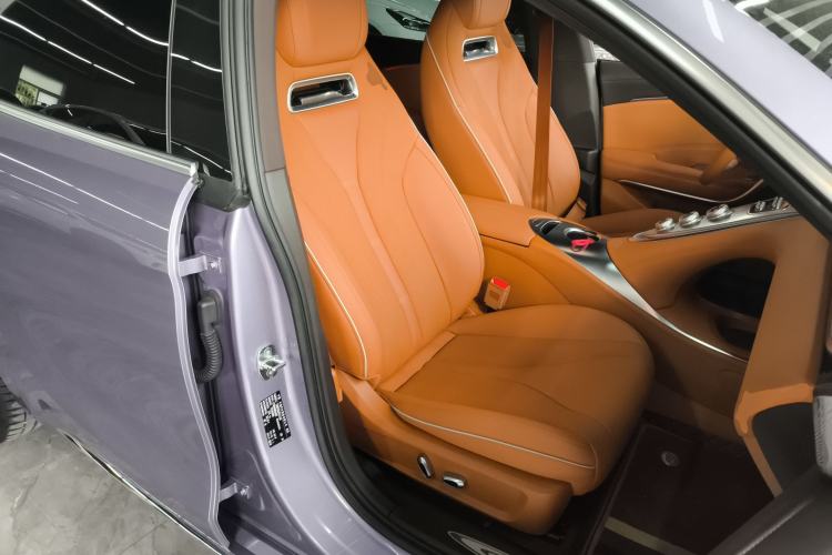 Used ORA Lightning Cat 2022 555 km Luxury Edition Right Front Seat