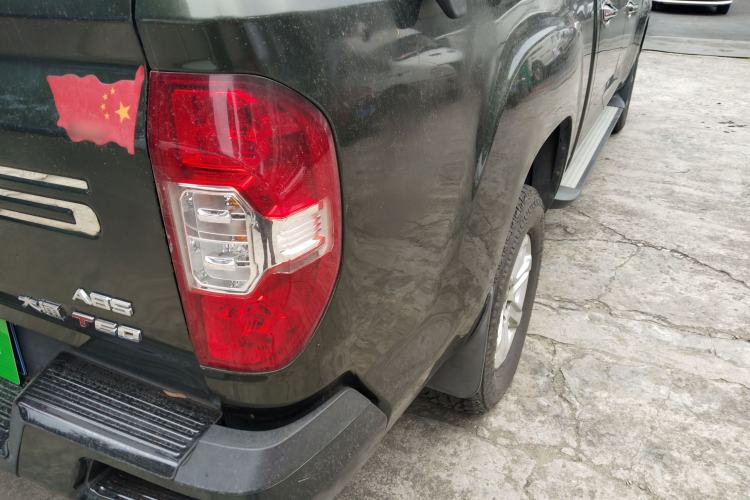 Used SAIC MAXUS T60 2017 2.4L Gasoline Manual Transmission Two-Wheel Drive High Ground Clearance Comfortable Version with Extended Cabin
