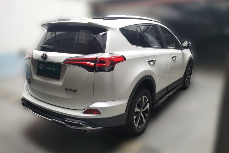Used Toyota RAV4 2019 2.0L CVT Two-Wheel Drive Luxury Version China VI Standard Rear Right 45 Deg