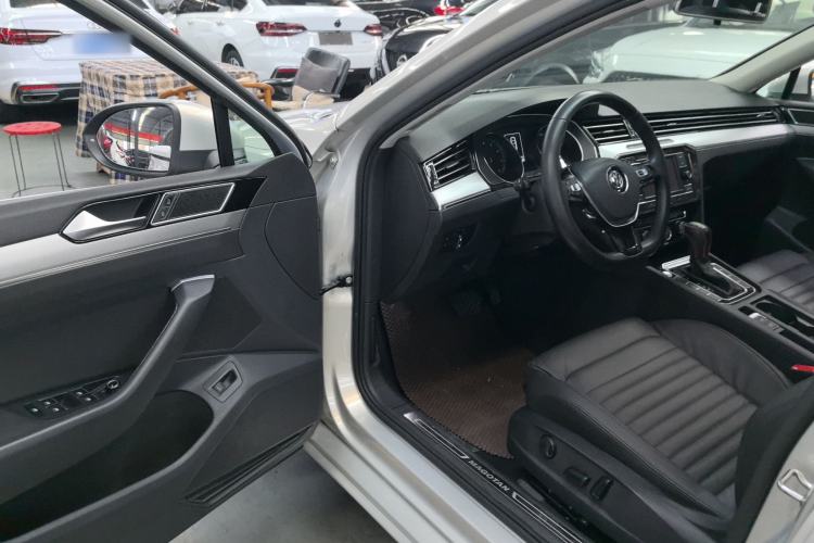 Used Volkswagen Magotan 2018 330TSI DSG Advanced Model Driver Seat