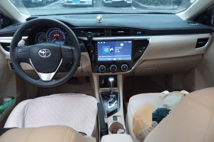 Used Toyota Corolla 2014 1.6L CVT GL Center Console