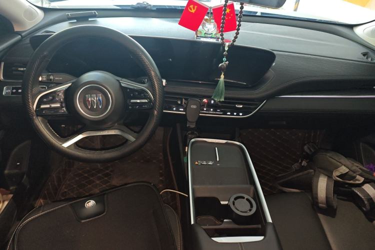 Used Buick LaCrosse 2023 28T Prestige Edition Center Console