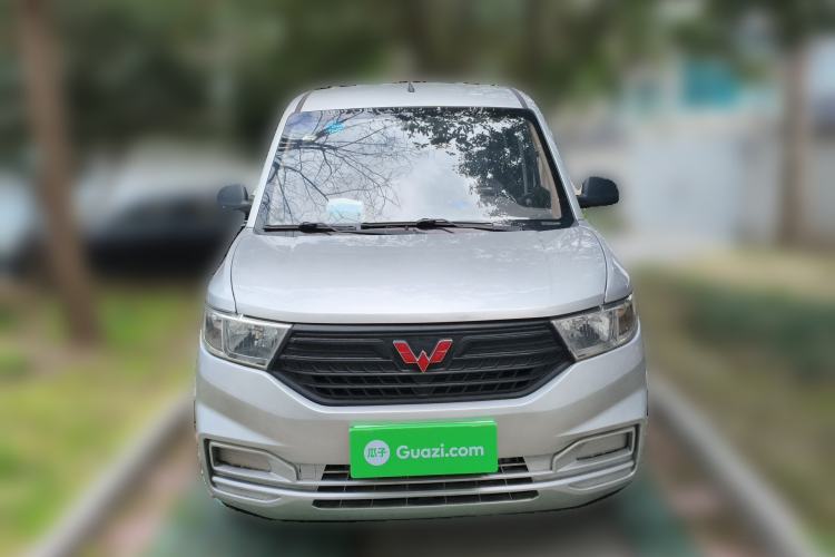 Used Wuling Hongguang V 2019 1.5L Jingqu Edition Sealed-Window Vehicle China VI LAR
