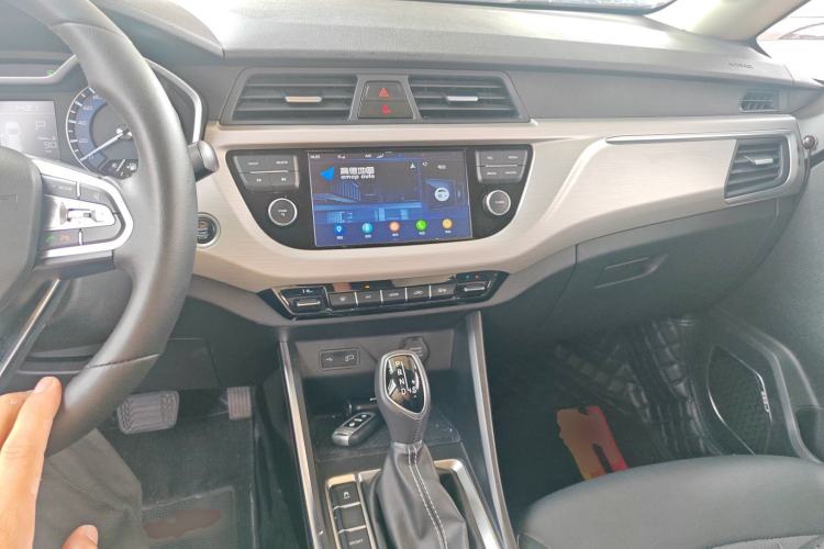 Used Geely Auto Vision X3 2019 Upgraded Model 1.5L CVT Prestige Version Center Console