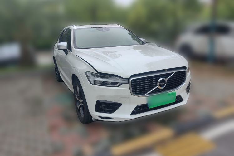 Used Volvo XC60 2018 T5 4x4 Smart & Sporty Edition Front Right 45 Deg