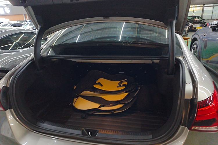 Used Mercedes-Benz A-Class 2022 Second Facelift A 200 L Sport Sedan Fashion Version Trunk