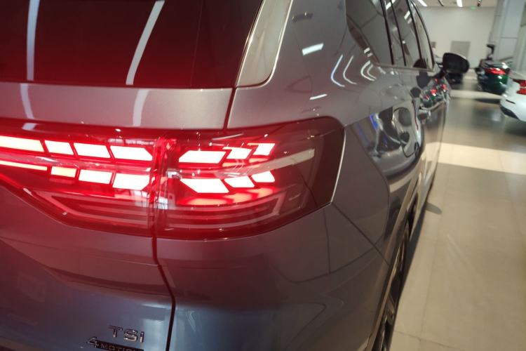 Used Volkswagen Talagon 2026 Model 450TSI Four-Wheel Drive Flagship 6-Seater Right Rear Taillight