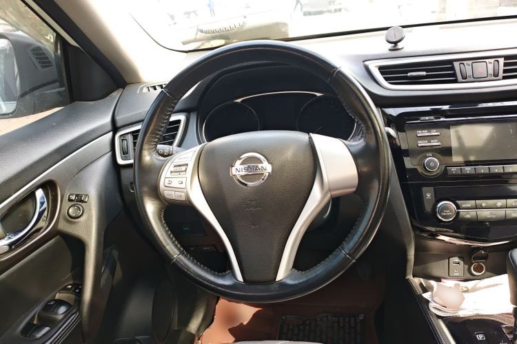 Used Nissan X-Trail 2015 2.0L CVT Comfort MAX Edition 2WD Steering Wheel