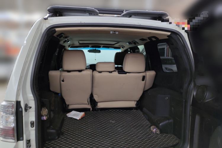 Used Mitsubishi Pajero  Trunk