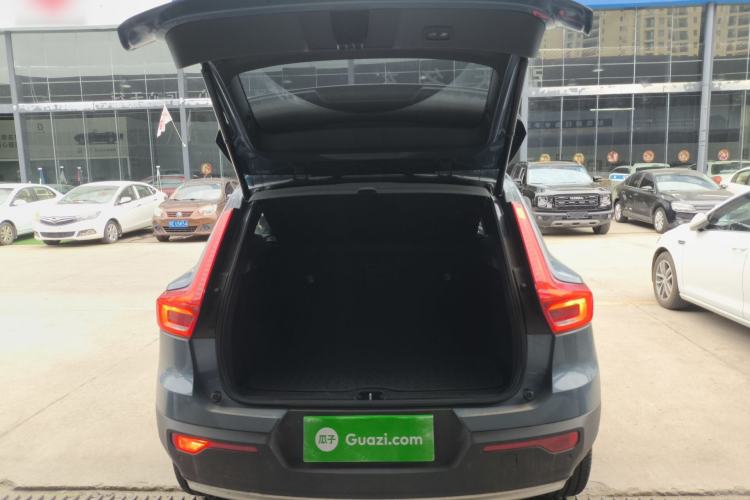 Used Volvo XC40 2023 B4 4x4 Smart Luxury Edition Trunk