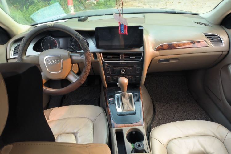 Used Audi A4L 2011 2.0 TFSI Comfort Model Center Console