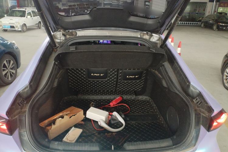 Used CHANGAN UNI-V 2022 1.5T Prestige Version Trunk