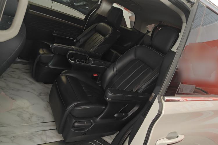 Used GAC Trumpchi M8 2019 320T Ultimate Edition Interior 4