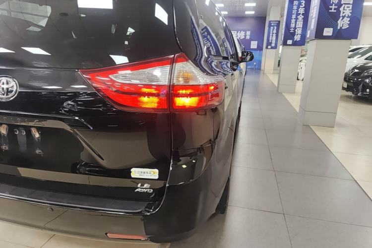 Used Toyota SIENNA 2017 3.5L Four-Wheel Drive LE Trim 7 Seats – U.S. Specification
