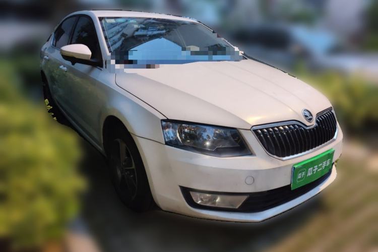 Used Skoda Octavia 2015 1.6L Automatic Yijie Edition Front Right 45 Deg