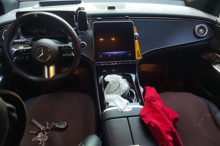 Used Mercedes-Benz EQE SUV 2023 500 4MATIC Special Edition Interior 2