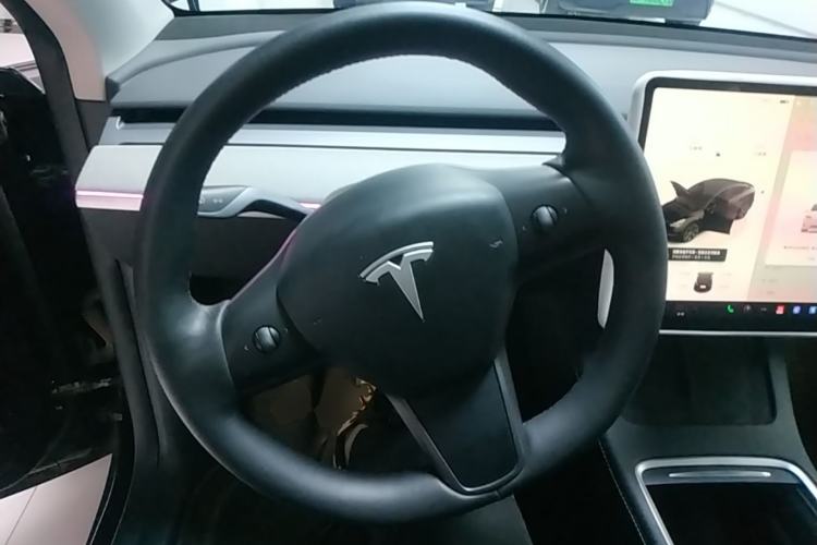 Used Tesla Model Y 2023 Long-Range All-Wheel-Drive Version
