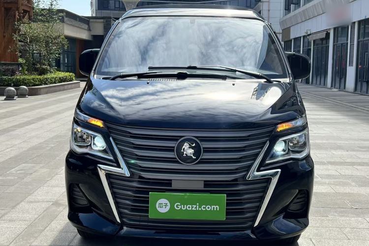 Used FORTHING Lingzhi 2023 M5L 1.6L Base Model 7 Seats Front