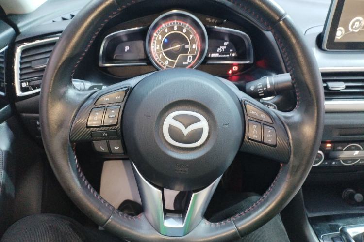 Used Mazda 3 Axela 2014 Sedan 2.0L Automatic Flagship Model Steering Wheel