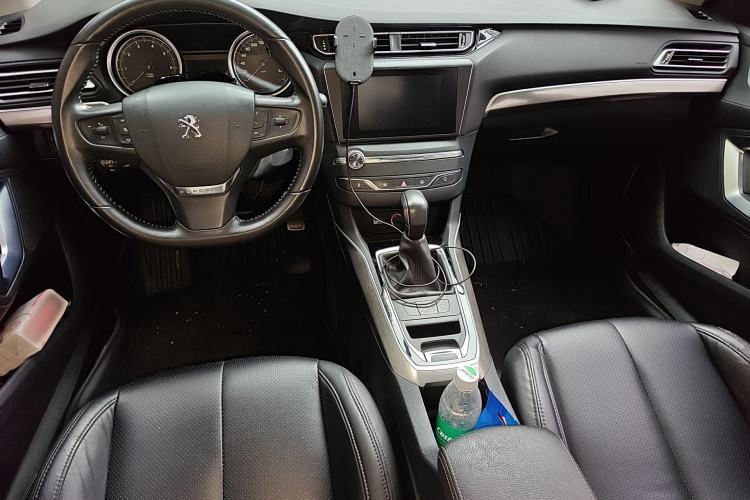 Used Peugeot 408 2016 1.6T Automatic Luxury Edition Center Console