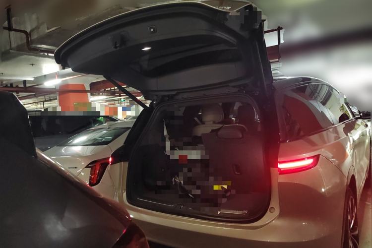 Used Nio ES8 2023 100kWh Signature Edition Trunk