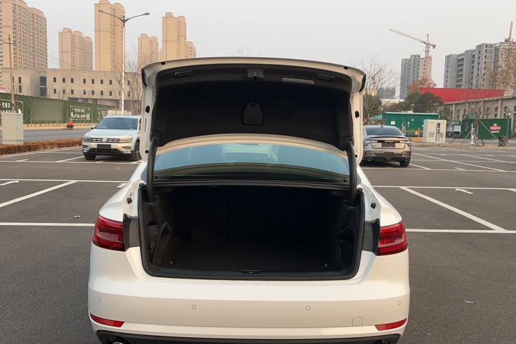 Used Audi A4L 2017 Plus 40 TFSI Ambition Model
