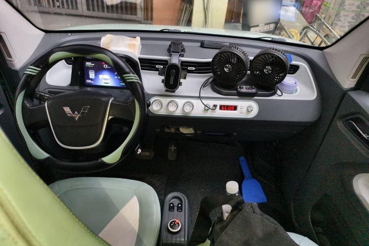 Used Wuling Hongguang MINIEV 2021 Macaron Premium Model – Lithium Iron Phosphate Center Console