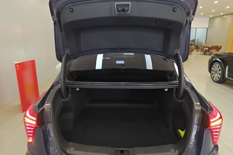 Used Hongqi H5 2023 2.0T Automatic Smart Connect Flagship Edition Trunk