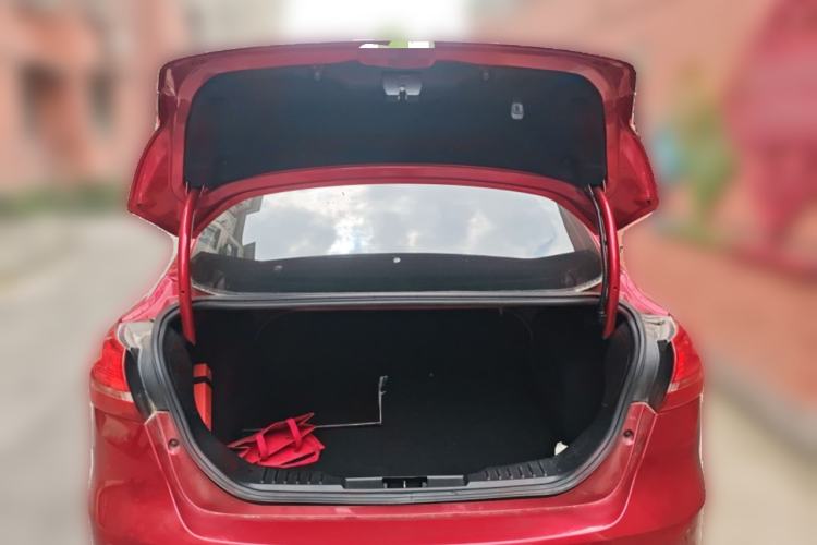 Used Ford Focus 2017 Sedan 1.6L Automatic Fashion Edition Smart Drive Version
