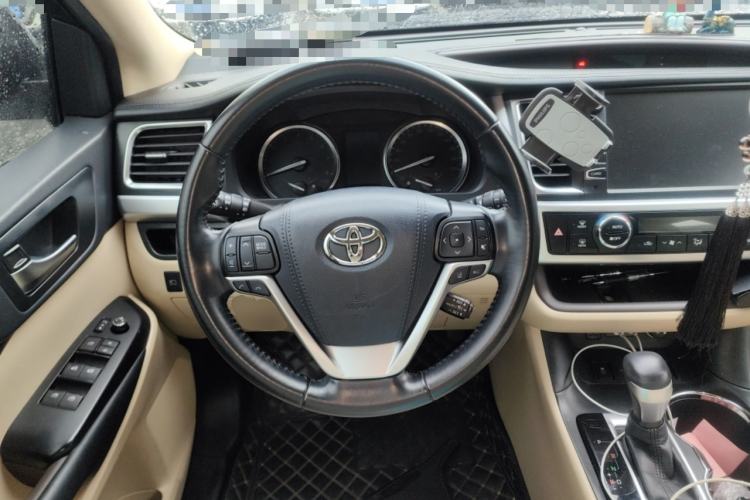 Used Toyota Highlander 2018 2.0T Four-Wheel Drive Luxury Version 7 Seats China VI Standard Steering Wheel