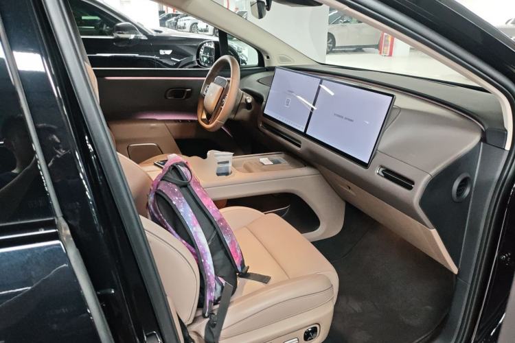 Used Li Auto i8 2025 Model Standard Version Right Front Seat