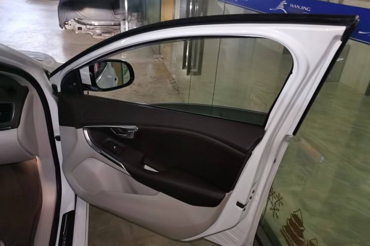 Used Volvo V40 2013 2.0T Zhiya Edition