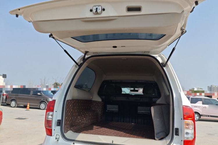 Used Dongfeng Palazzo 2022 2.0T Manual Two-Wheel Drive Luxury Version
