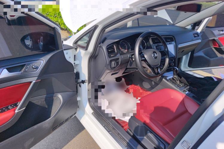 Used Volkswagen Golf 2017 1.6L Automatic Comfort Million-Vehicle Anniversary Edition
