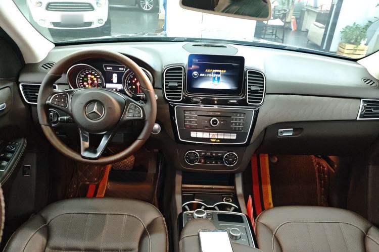 Used Mercedes-Benz GLE 2017 GLE 320 4MATIC Dynamic Model Center Console