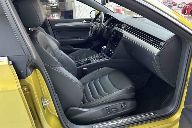 Used Volkswagen FAW-Volkswagen CC 2019 330TSI Glamour Edition China VI Interior 3