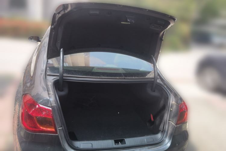 Used Roewe 950 2012 2.4L Luxury Edition
