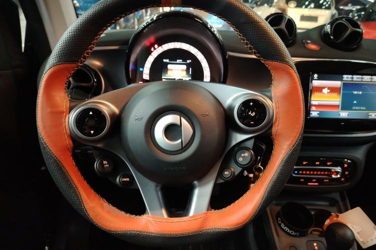 Used smart fortwo 2019 0.9T 66kW Hardtop Engine Version China VI Emission Standard
