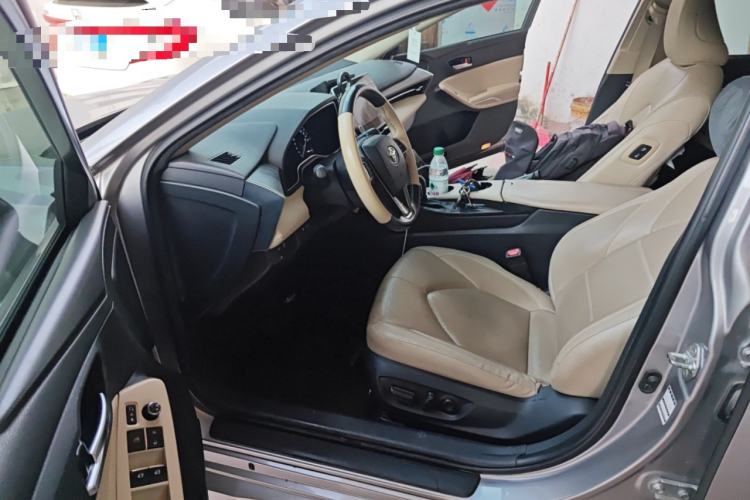 Used Toyota Avalon 2019 Dual-Engine 2.5L Luxury Edition China VI Standard