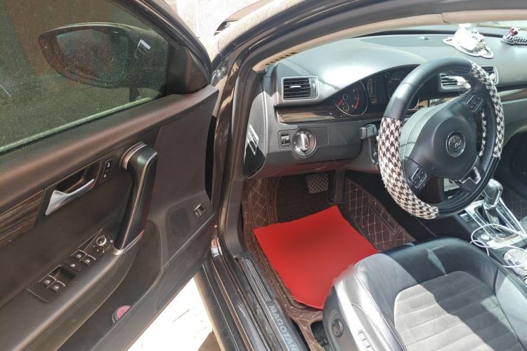 Used Volkswagen Magotan 2012 2.0 TSI Ultimate Edition Driver Seat