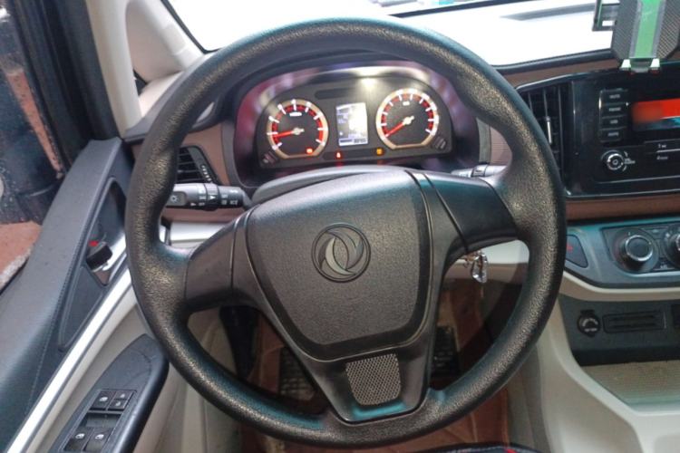 Used FORTHING Lingzhi 2019 M5L 1.6L 7-Seater Exclusive Model China VI Standard Steering Wheel